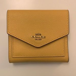 Coach small wallet in brass/sunlight (yellow)